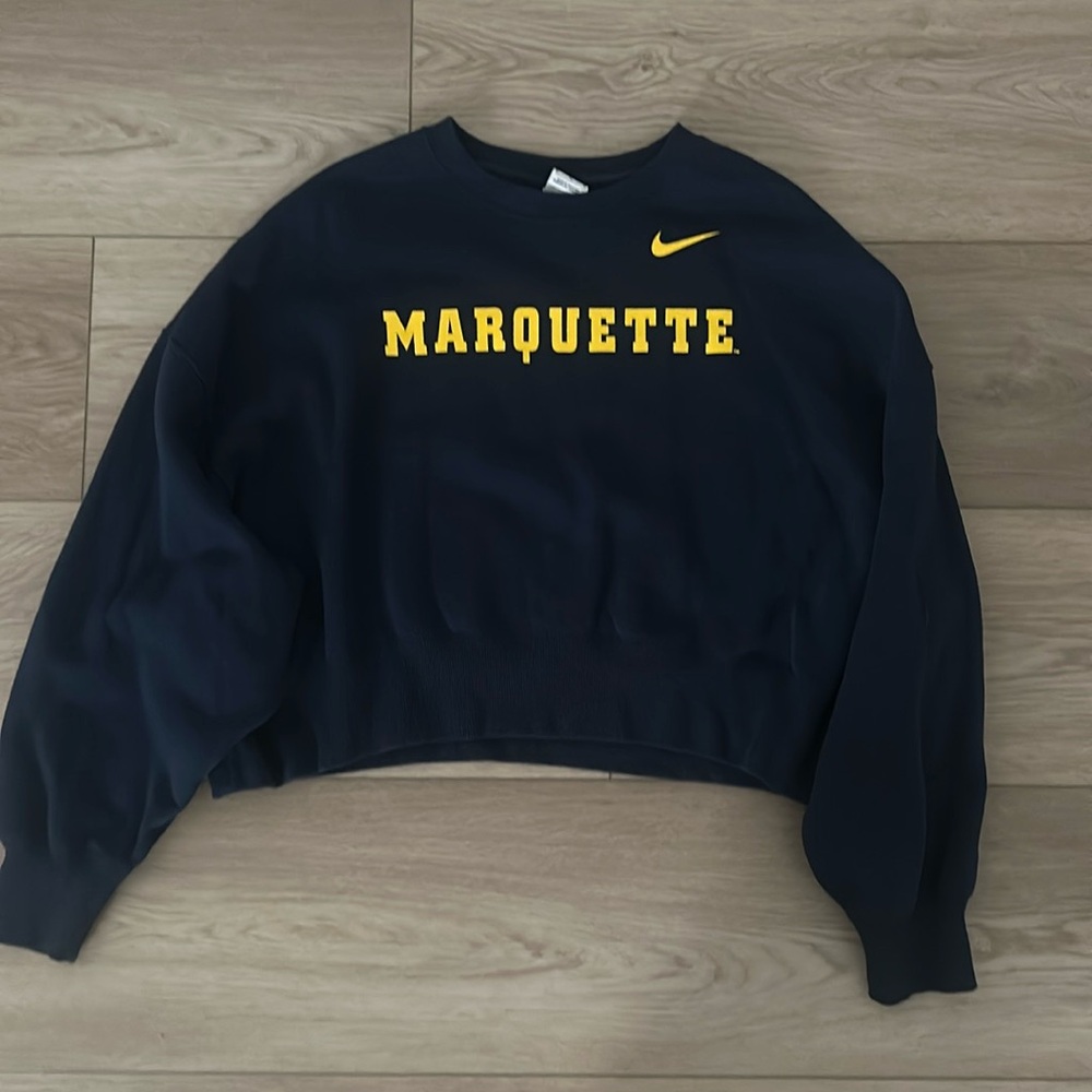 Women’s Nike Marquette cropped Crewneckk